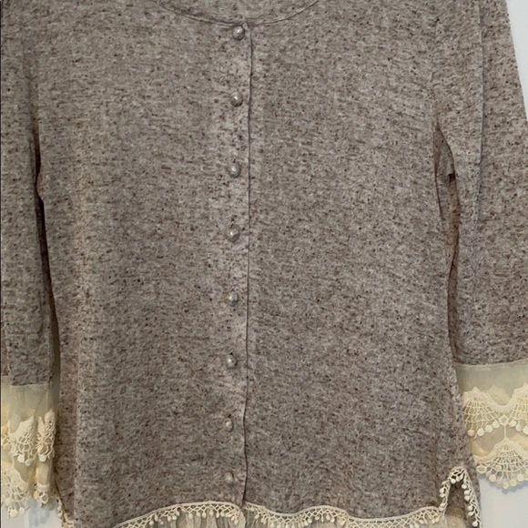 blouse - Picture 3 of 5